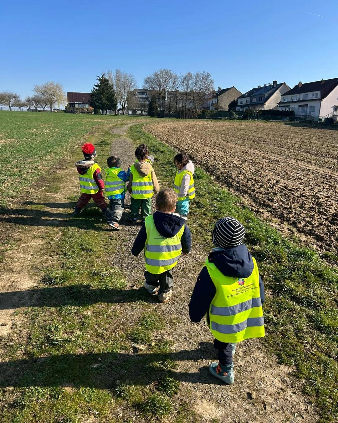 Spadséiergang um Mëttwochmoien mat de Kanner vun der Crèche Les Petits Tournesols