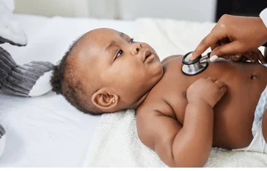 Maladies hivernales en crèche : fièvre à 38,5°, rôle des parents et de l’équipe éducative